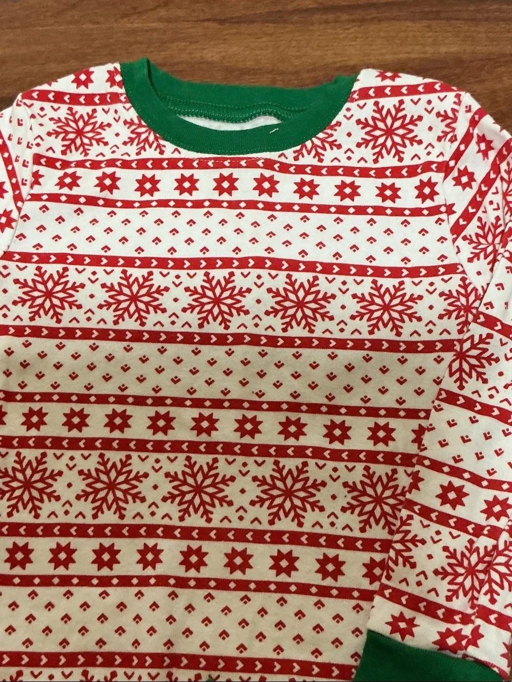 Kids Holiday Snowflake Pajama Set in Red and Green carters sz 3t great condition